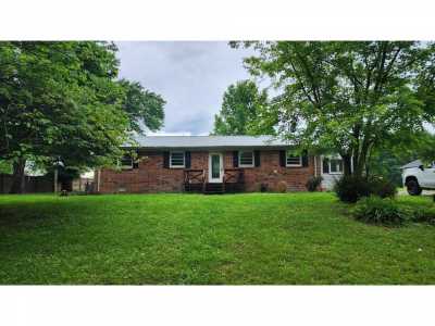 Home For Sale in Dowelltown, Tennessee