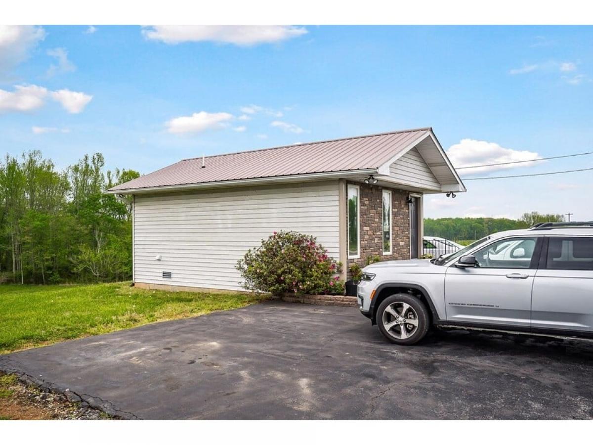 Picture of Home For Sale in Sparta, Tennessee, United States