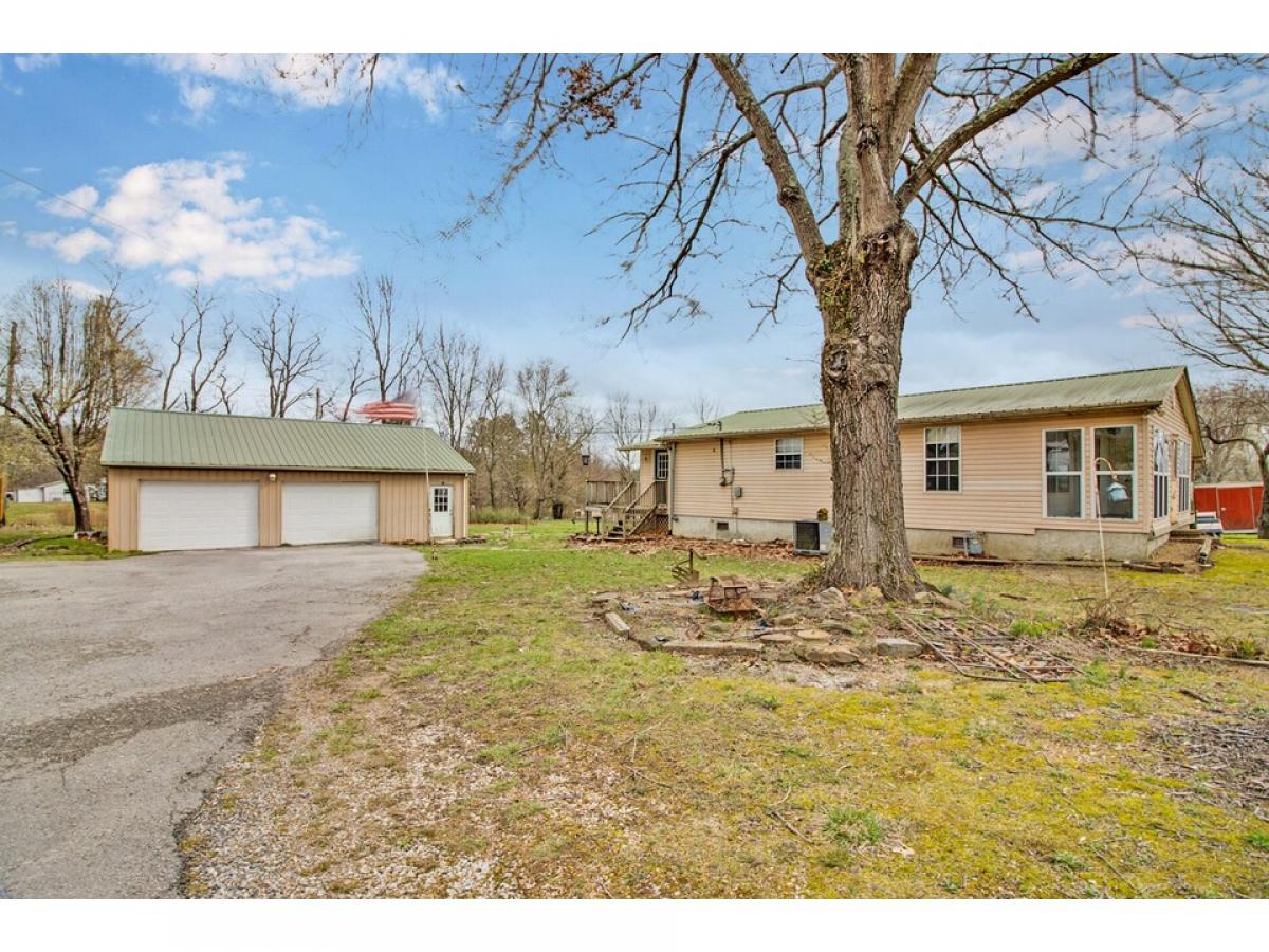 Picture of Home For Sale in Clarkrange, Tennessee, United States