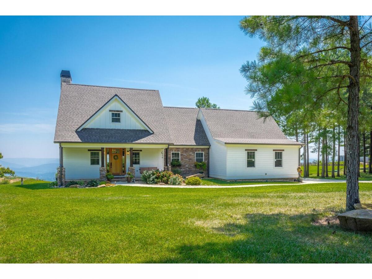 Picture of Home For Sale in Jasper, Tennessee, United States