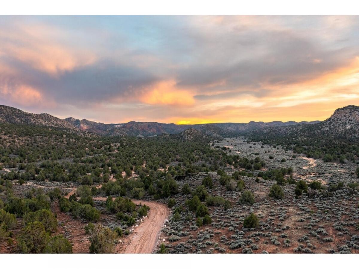 Picture of Home For Sale in Dammeron Valley, Utah, United States