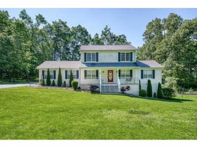 Home For Sale in Crossville, Tennessee