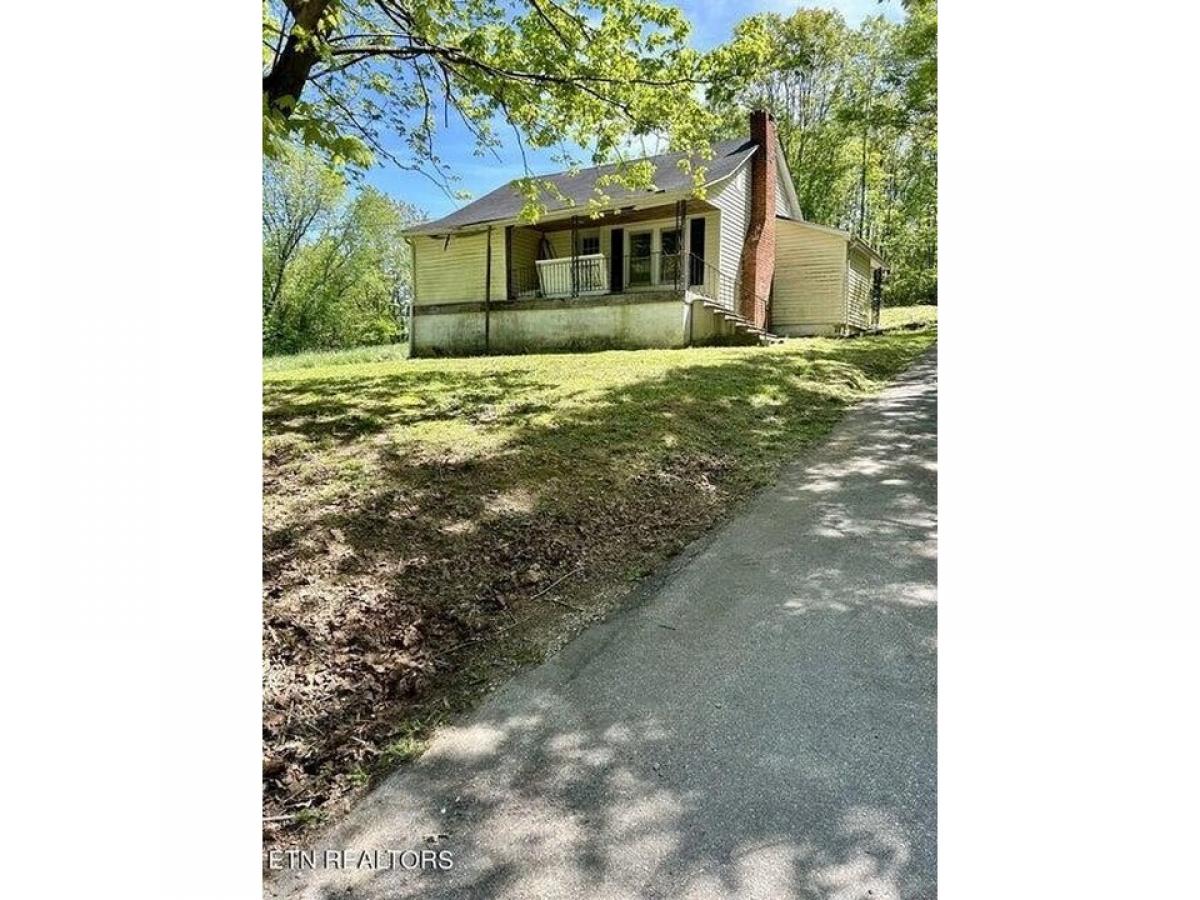 Picture of Home For Sale in Byrdstown, Tennessee, United States