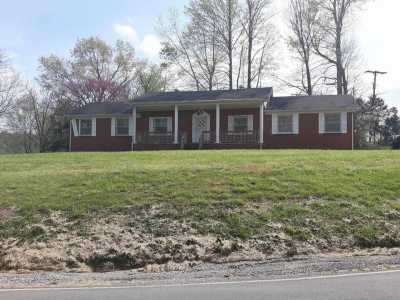 Home For Sale in Byrdstown, Tennessee