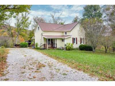 Home For Sale in Pall Mall, Tennessee