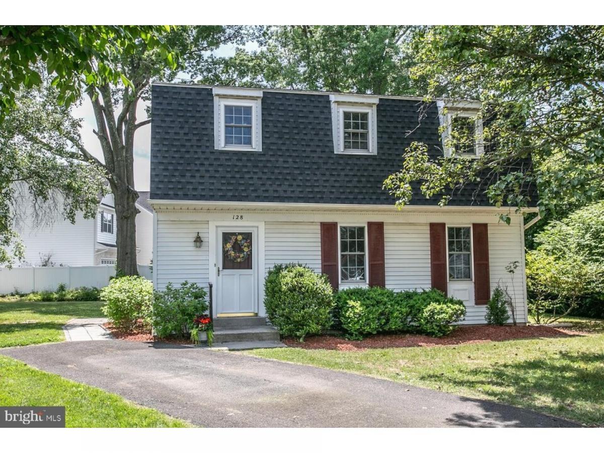 Picture of Home For Sale in Lansdale, Pennsylvania, United States