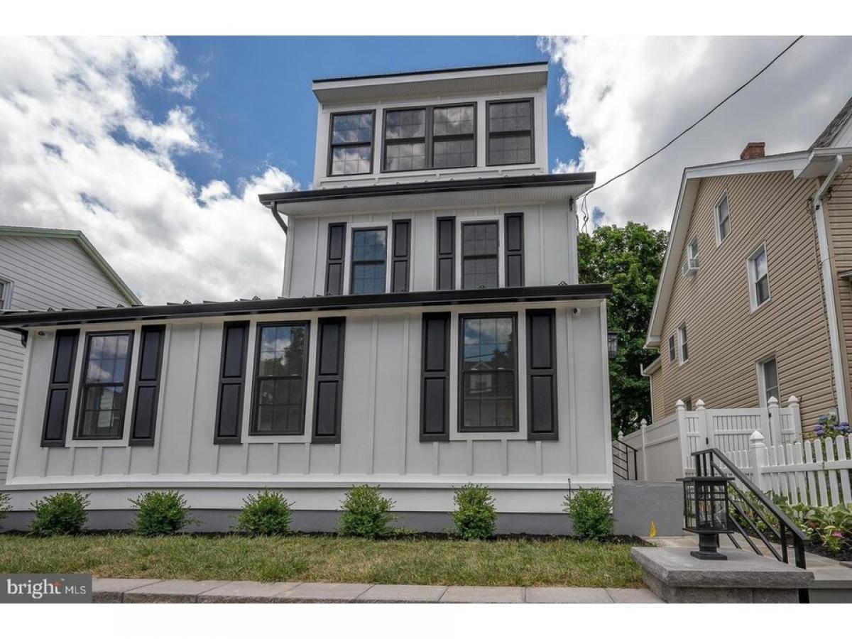 Picture of Home For Sale in Bryn Mawr, Pennsylvania, United States