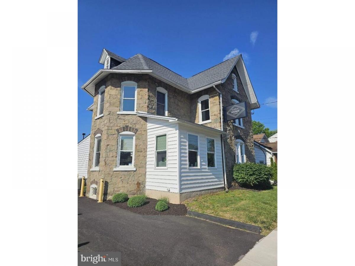 Picture of Home For Sale in Quakertown, Pennsylvania, United States