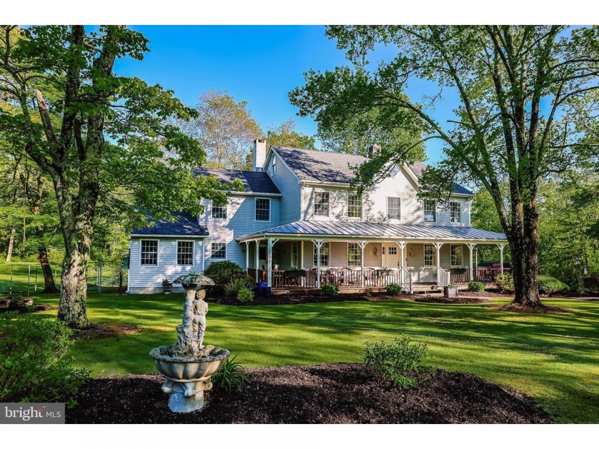 Picture of Home For Sale in Doylestown, Pennsylvania, United States