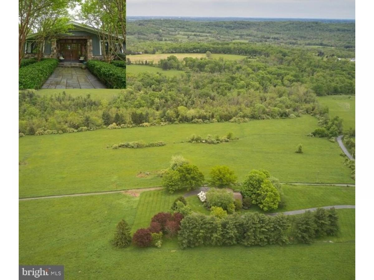 Picture of Home For Sale in Lambertville, New Jersey, United States