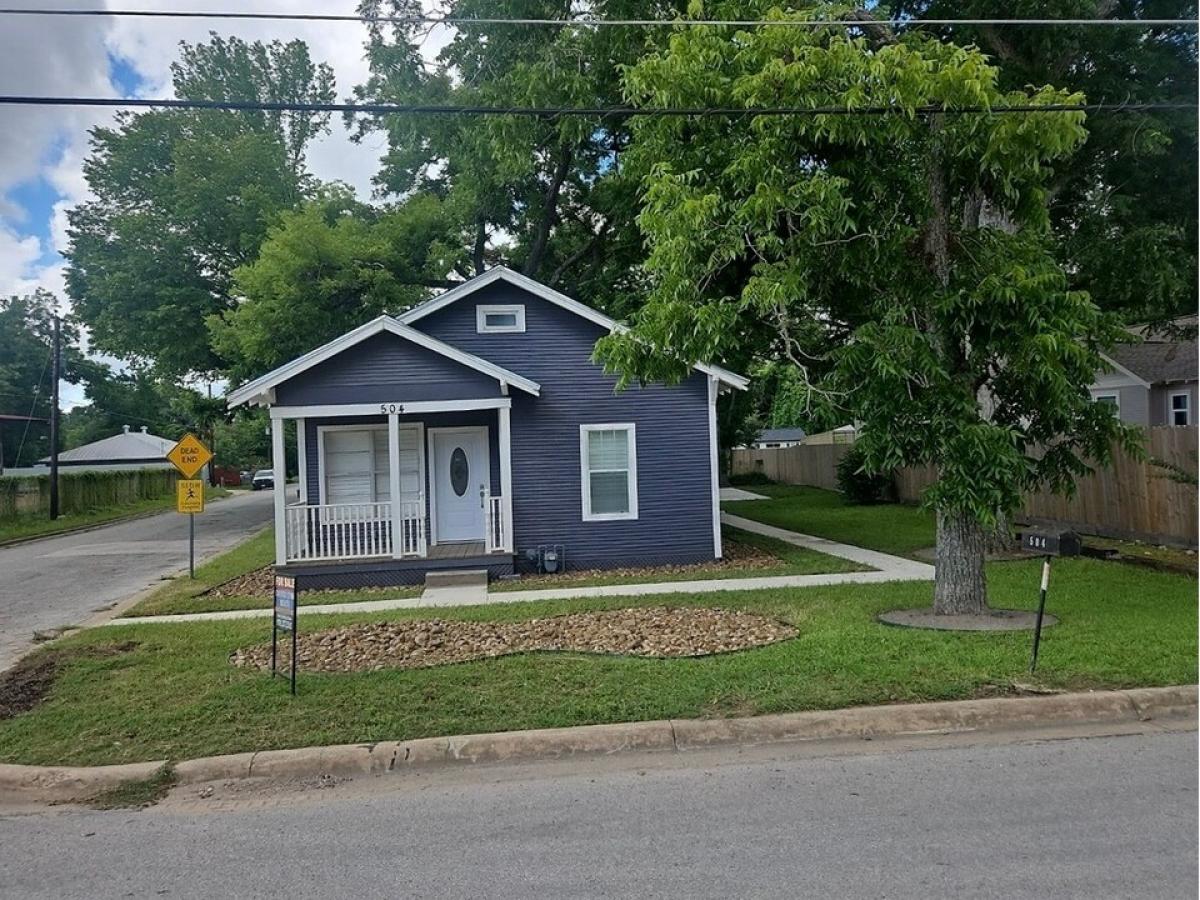 Picture of Home For Sale in Brenham, Texas, United States