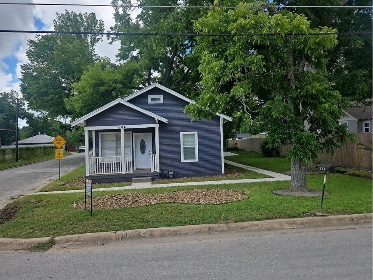 Picture of Home For Sale in Brenham, Texas, United States