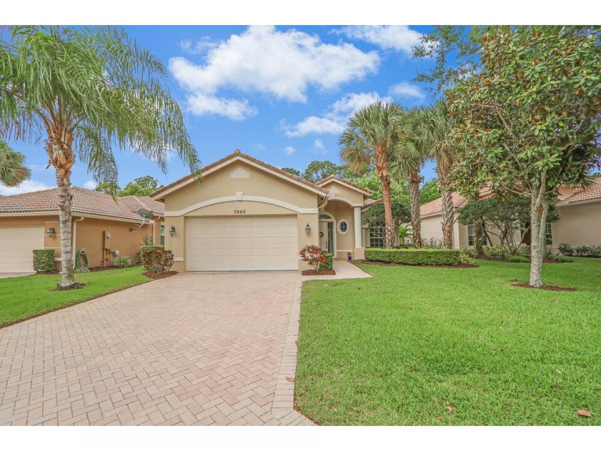 Picture of Home For Sale in Port Saint Lucie, Florida, United States