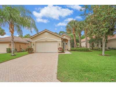 Home For Sale in Port Saint Lucie, Florida