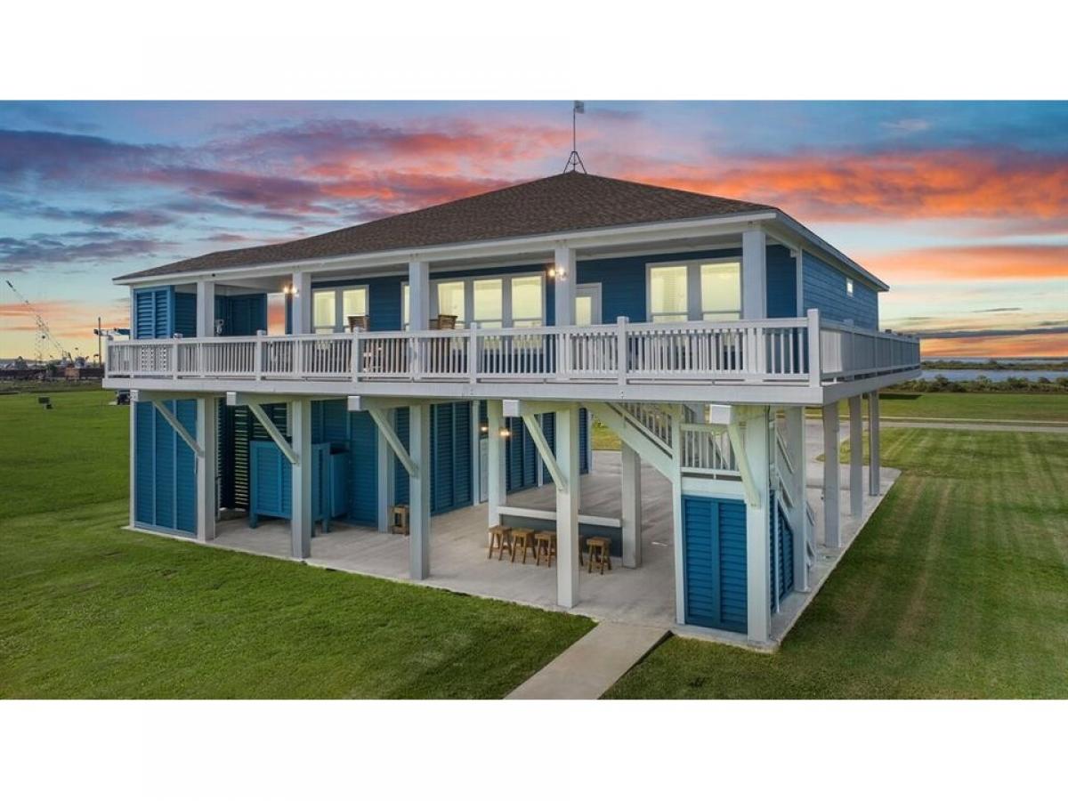 Picture of Home For Sale in Port Bolivar, Texas, United States