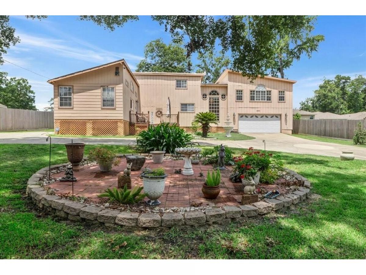 Picture of Home For Sale in Willis, Texas, United States