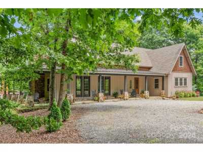 Home For Sale in Saluda, North Carolina