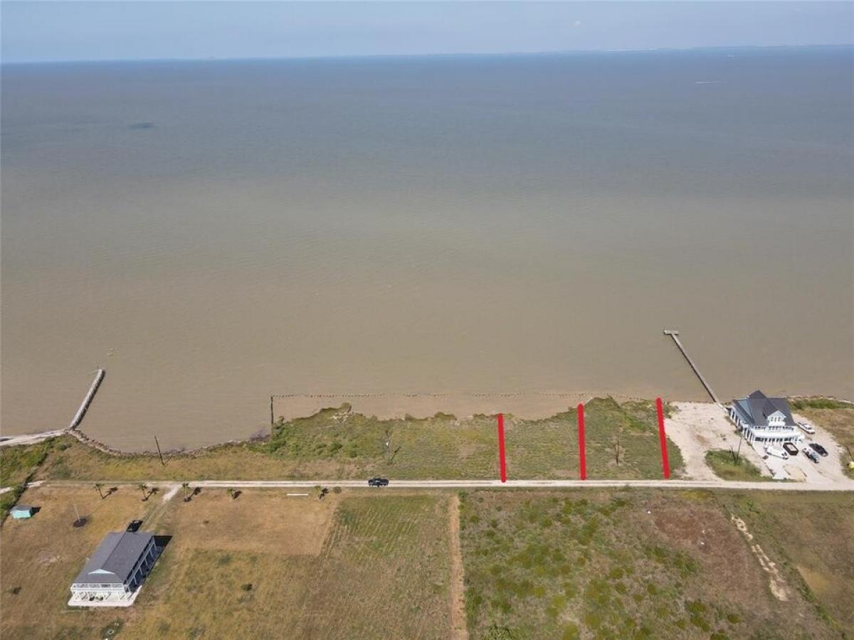 Picture of Residential Land For Sale in Smith Point, Texas, United States