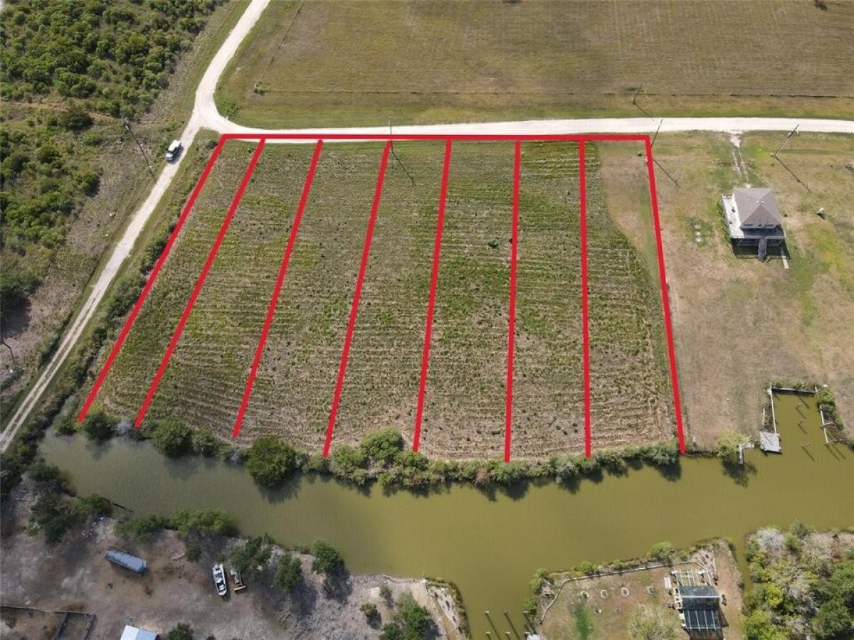 Picture of Residential Land For Sale in Smith Point, Texas, United States