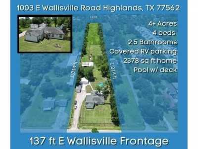 Home For Sale in Highlands, Texas