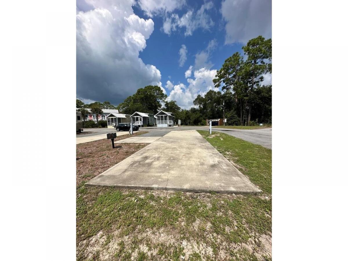 Picture of Residential Land For Sale in Carrabelle, Florida, United States