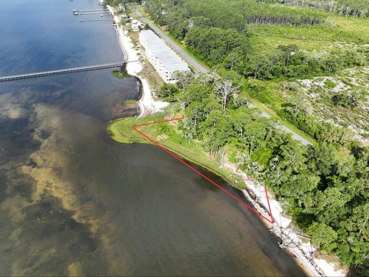 Picture of Residential Land For Sale in Carrabelle, Florida, United States