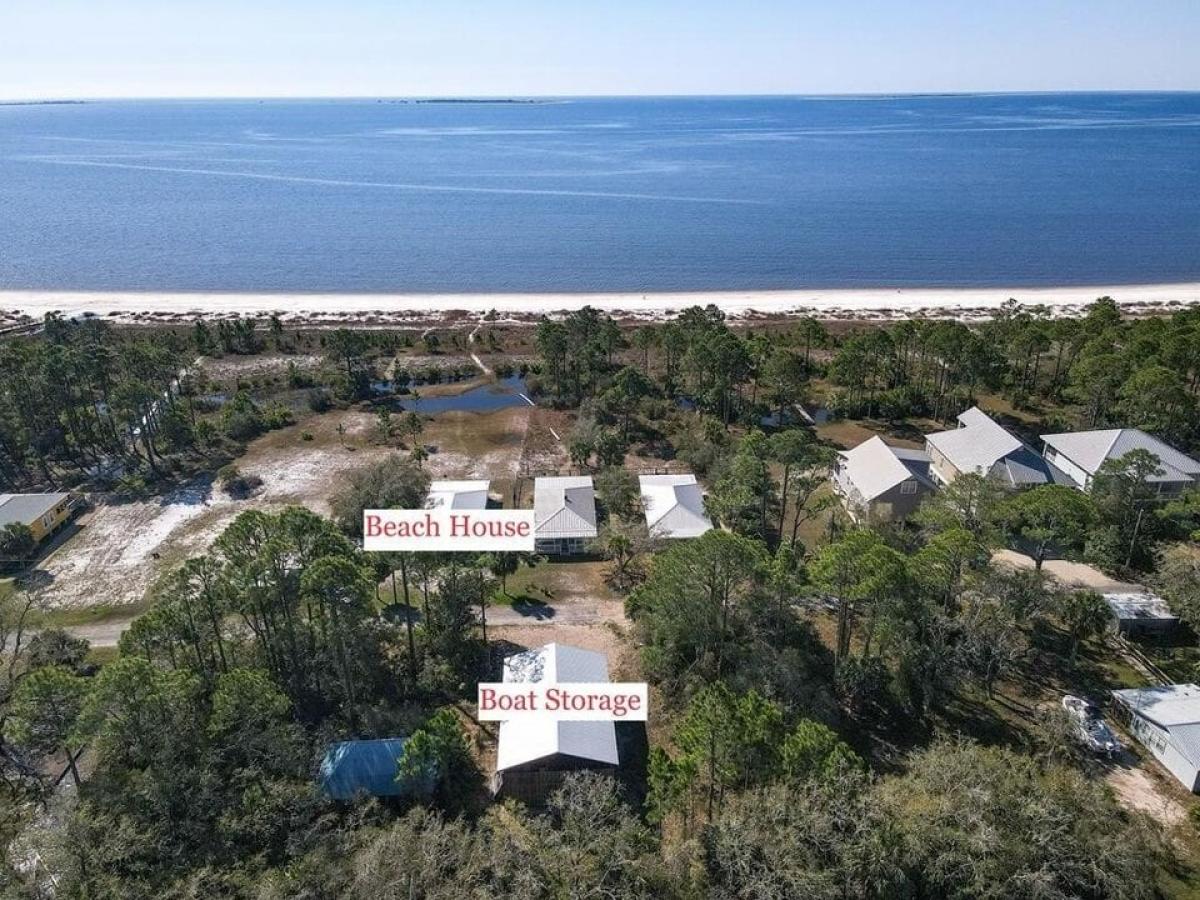 Picture of Home For Sale in Carrabelle, Florida, United States