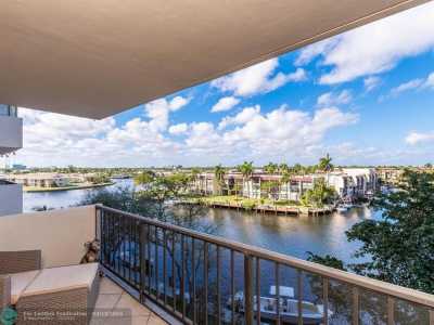 Home For Sale in Pompano Beach, Florida