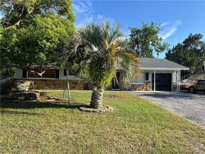 Home For Sale in Crystal River, Florida