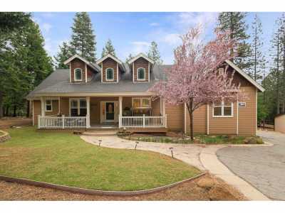 Home For Sale in Lake Almanor, California