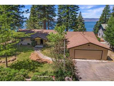 Home For Sale in Lake Almanor, California