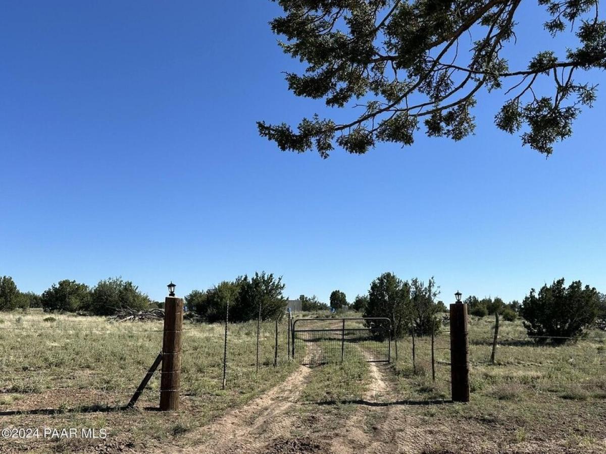 Picture of Residential Land For Sale in Ash Fork, Arizona, United States