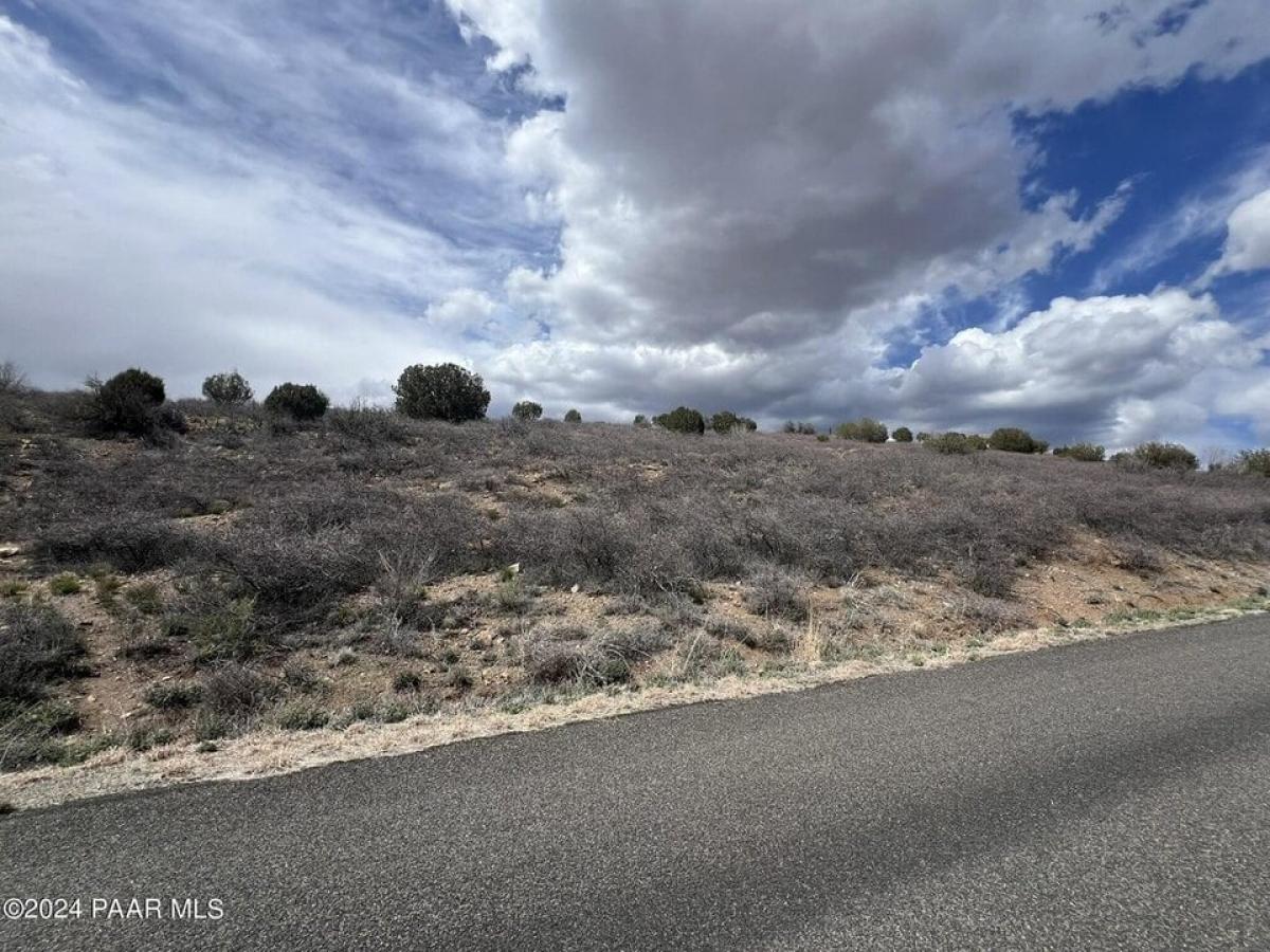 Picture of Residential Land For Sale in Dewey-Humboldt, Arizona, United States