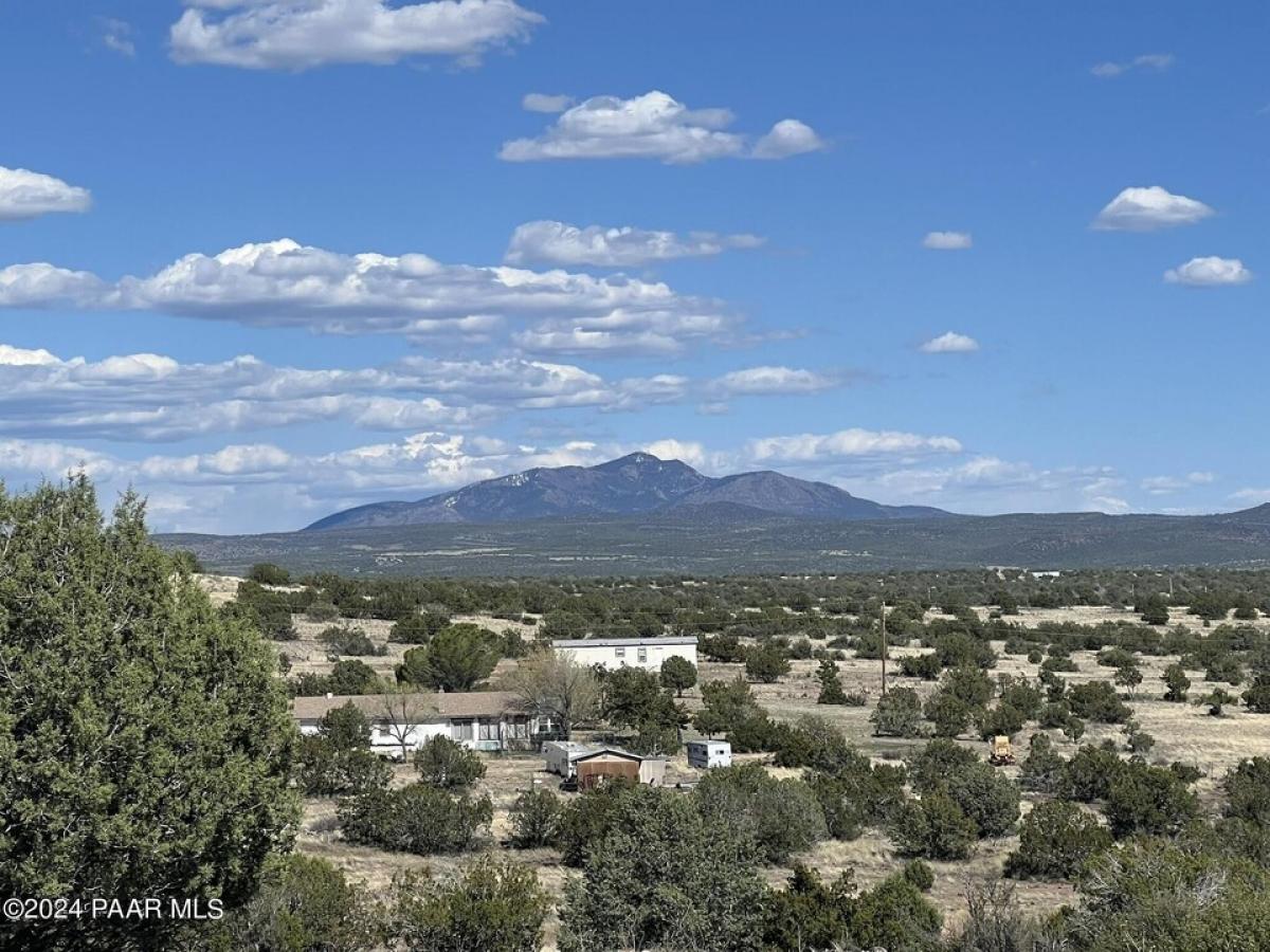 Picture of Residential Land For Sale in Ash Fork, Arizona, United States