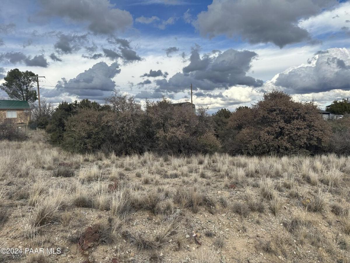 Picture of Residential Land For Sale in Mayer, Arizona, United States