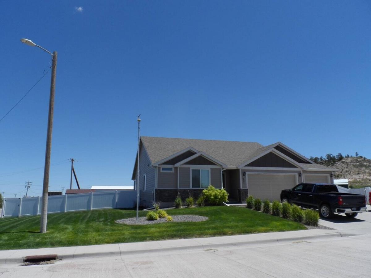 Picture of Home For Sale in Pine Bluffs, Wyoming, United States