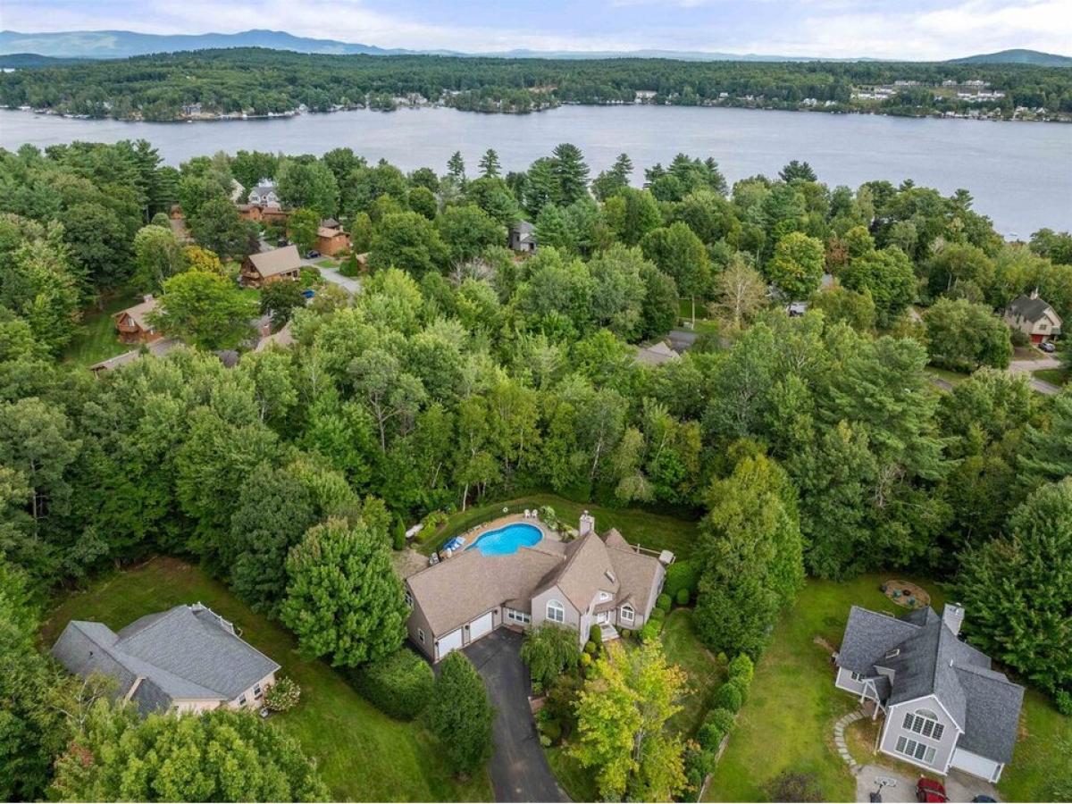 Picture of Home For Sale in Laconia, New Hampshire, United States