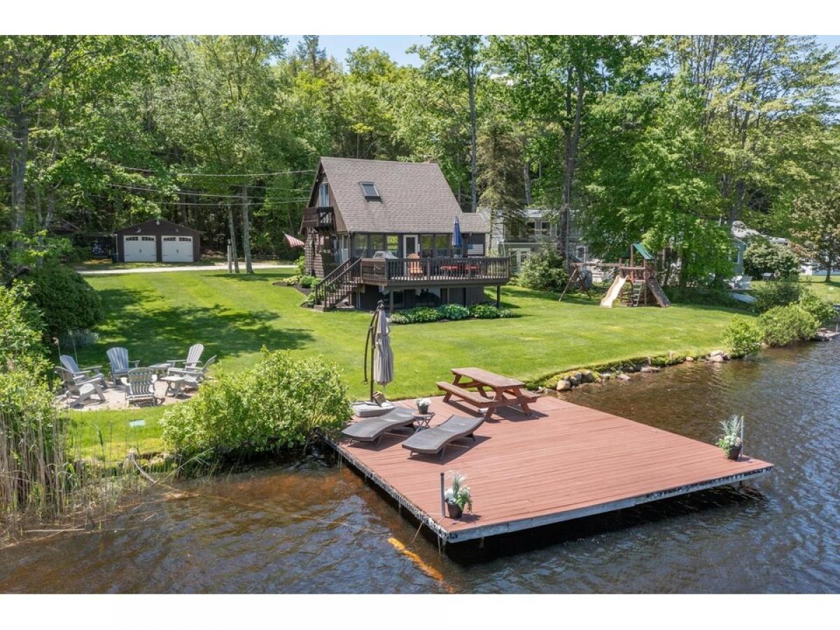 Picture of Home For Sale in Epsom, New Hampshire, United States