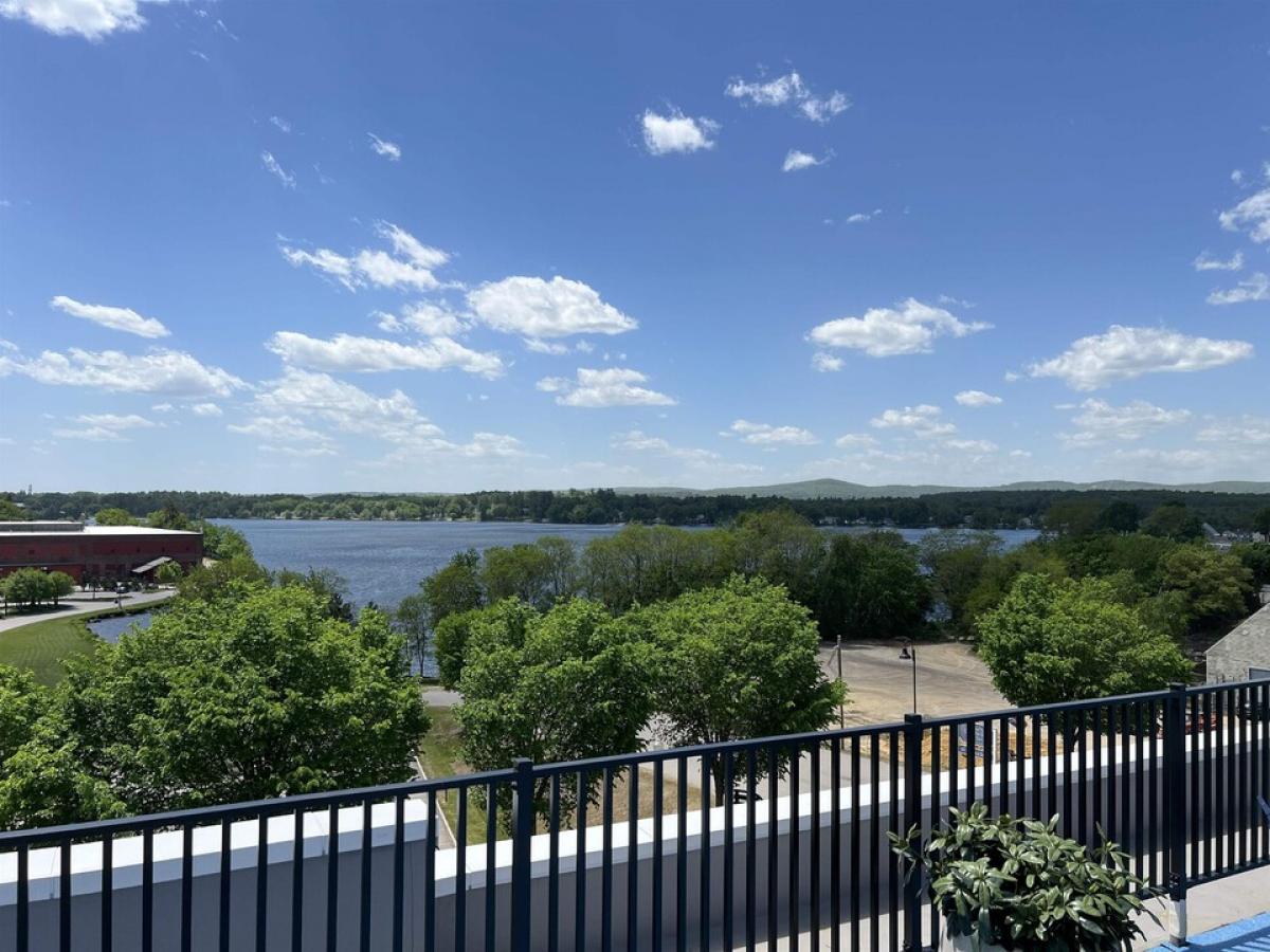 Picture of Home For Sale in Laconia, New Hampshire, United States