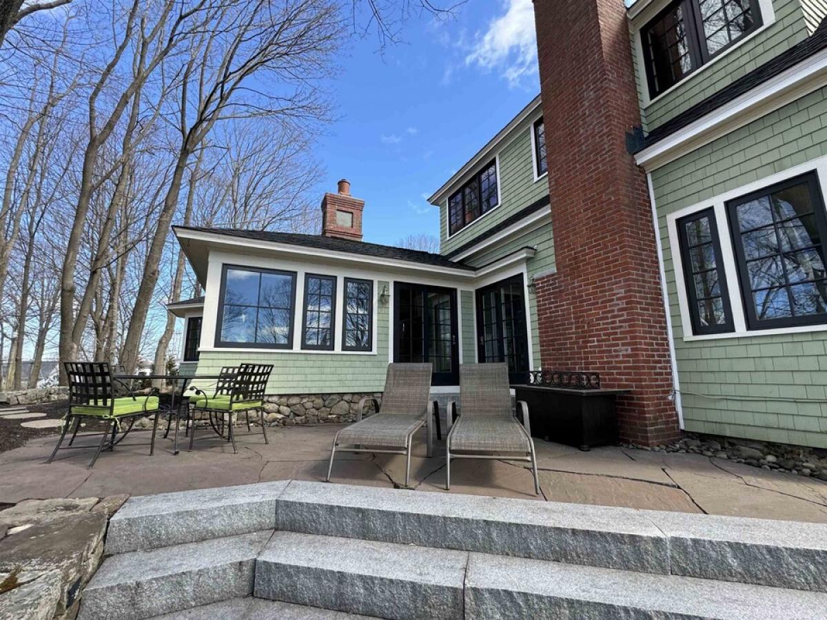 Picture of Home For Sale in New Castle, New Hampshire, United States