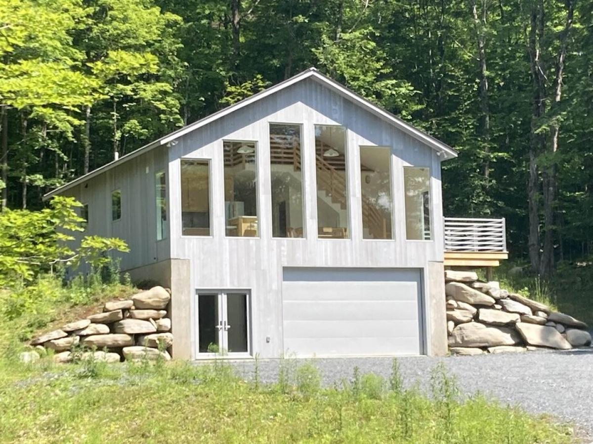 Picture of Home For Sale in Norwich, Vermont, United States