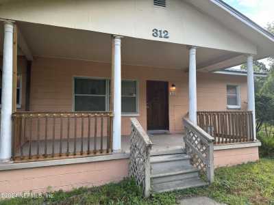 Home For Sale in Satsuma, Florida