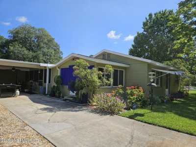 Home For Sale in Crescent City, Florida