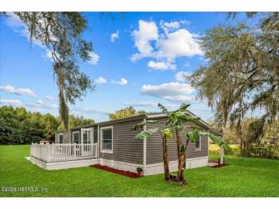 Home For Sale in Crescent City, Florida