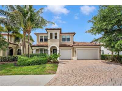 Home For Sale in Naples, Florida