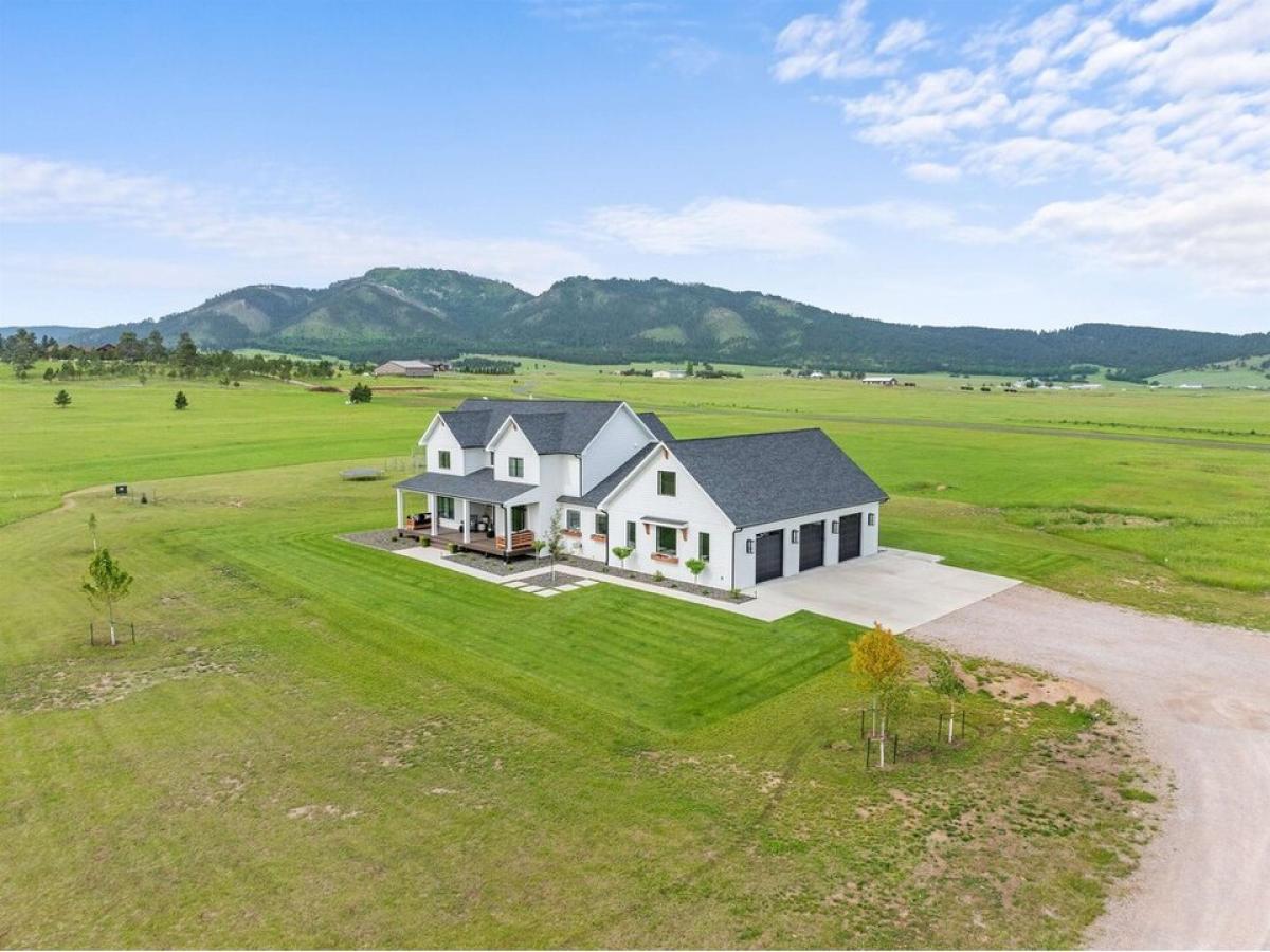 Picture of Home For Sale in Spearfish, South Dakota, United States