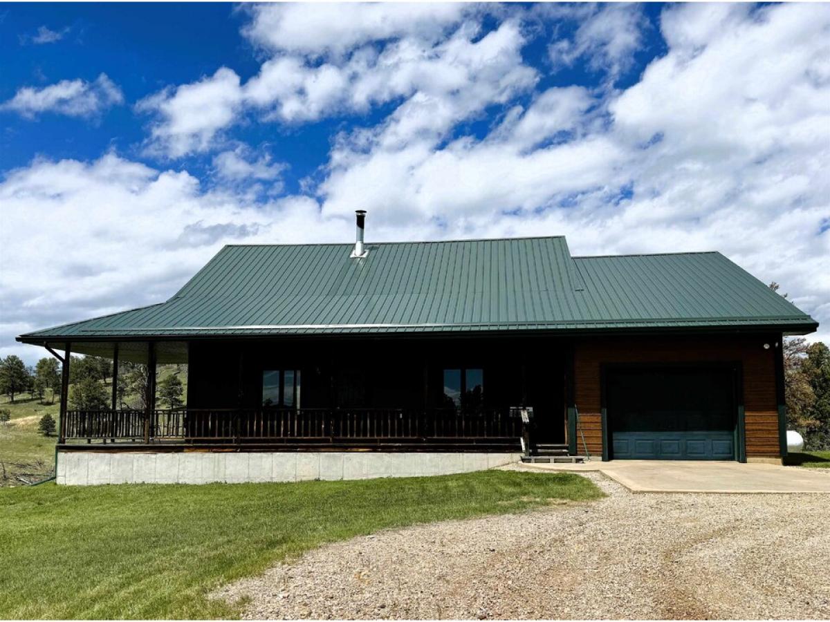 Picture of Home For Sale in Moorcroft, Wyoming, United States