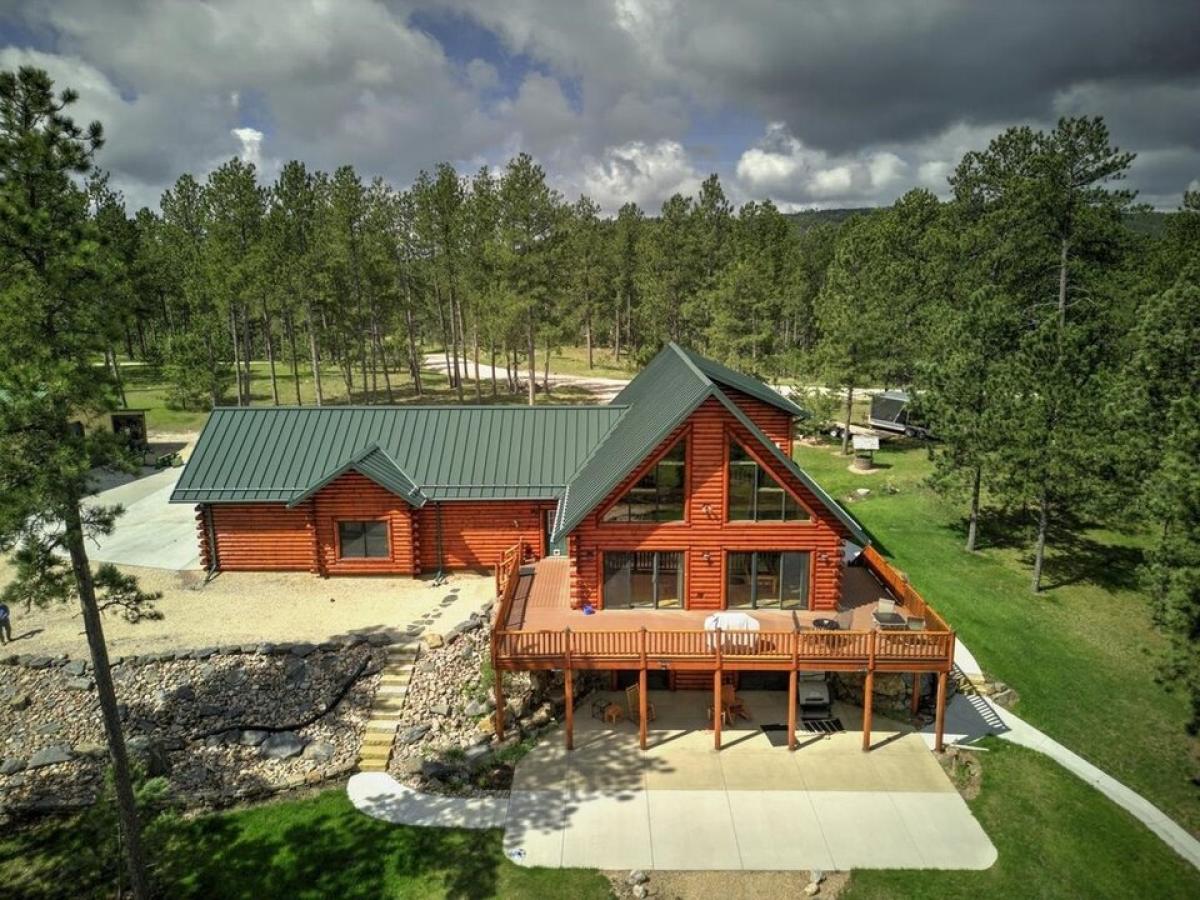 Picture of Home For Sale in Custer, South Dakota, United States