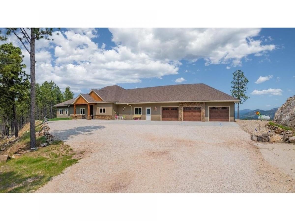 Picture of Home For Sale in Custer, South Dakota, United States