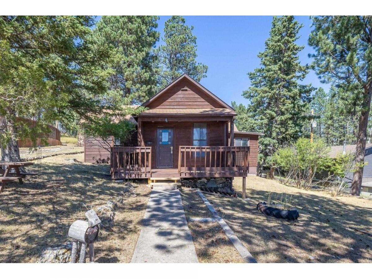 Picture of Home For Sale in Custer, South Dakota, United States